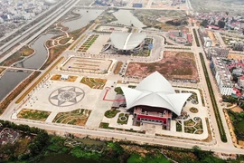 Trung tâm Văn hóa-Triển lãm tỉnh Bắc Giang được thiết kế theo hình tượng chim phượng hoàng cất cánh bay lên, có ý nghĩa Bắc Giang đang trên đà phát triển mạnh mẽ. (Ảnh: Danh Lam/TTXVN)