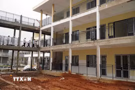 Trường Phổ thông nội trú liên cấp Tiểu học-Trung học cơ sở xã Dục Nông đang dần hoàn thiện các hạng mục để chuẩn bị đón khai giảng năm học mơi. (Ảnh: Cao Nguyên/TTXVN)