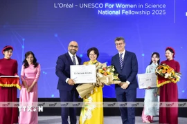Phó Giáo sư, Tiến sỹ Tô Thị Mai Hương là 1 trong 3 nhà khoa học nữ xuất sắc trở thành chủ nhân của Giải thưởng L’Oréal - UNESCO Vì sự phát triển phụ nữ trong khoa học năm 2025. (Ảnh: TTXVN phát)
