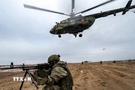 Binh sỹ Nga tham gia cuộc tập trận chung giữa lực lượng vũ trang Nga và Belarus ở gần thành phố Baranovichi (Belarus) ngày 19/2/2022. (Nguồn: AFP/TTXVN)
