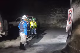 Nhóm ứng phó khẩn cấp của Công ty Freeport Indonesia đang nỗ lực tìm kiếm cứu nạn 7 thợ mỏ bị mắc kẹt trong hầm ngầm Grasberg. (Nguồn: ANTARA)
