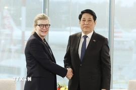 Chủ tịch nước Lương Cường tiếp bà Stephanie Pope, Chủ tịch kiêm Tổng Giám đốc điều hành Tập đoàn máy bay thương mại Boeing (BCA). (Ảnh: Lâm Khánh/TTXVN)