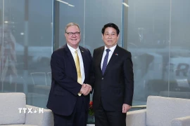 Sáng 21/9/2025, giờ địa phương (tối cùng ngày, giờ Hà Nội), ngay khi vừa đến thành phố Seattle (bang Washington, Hoa Kỳ), Chủ tịch nước Lương Cường tiếp Ngài Denny Heck, Phó Thống đốc bang Washington. (Ảnh: Lâm Khánh/TTXVN)