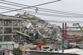 Hiện trường vụ sập tòa nhà Văn phòng Kiểm toán Nhà nước tại Bangkok, Thái Lan, do ảnh hưởng của trận động đất ở Myanmar ngày 28/3/2025. (Ảnh: Kyodo/TTXVN)