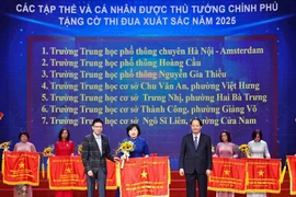 Trường Trung học cơ sở Ngô Sĩ Liên vinh dự được nhận Cờ thi đua của Thủ tướng Chính phủ - phần thưởng cao quý ghi nhận những nỗ lực, cống hiến không ngừng của tập thể nhà trường trong năm học 2024-2025. (Ảnh: Thanh Tùng/TTXVN)