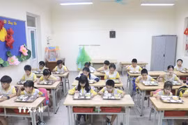 Bữa ăn bán trú của học sinh Trường Tiểu học Võ Thị Sáu (phường Cửa Nam). (Ảnh: Nguyễn Cúc/TTXVN)