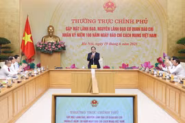 Thủ tướng Phạm Minh Chính chủ trì cuộc gặp của Thường trực Chính phủ với lãnh đạo, nguyên lãnh đạo các cơ quan báo chí. (Ảnh: Dương Giang/TTXVN)