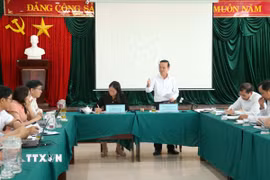 Phó Chủ tịch Ủy ban Nhân dân Thành phố Hồ Chí Minh Bùi Minh Thạnh, Trưởng Ban Chỉ đạo IUU Thành phố, phát biểu chỉ đạo tại buổi làm việc. (Ảnh: Đoàn Mạnh Dương/TTXVN)