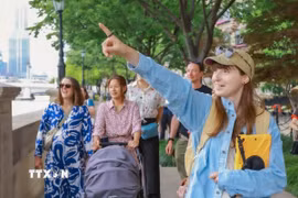 Mỗi năm đã có hàng nghìn người nộp đơn xin bảo lãnh cho thân nhân và hiện tại, khoảng 60.500 đơn đăng ký đang nằm trong diện "xem xét" và thời gian chờ đợi để xử lý vào khoảng 33 tháng, hoặc lên đến 66 tháng ở Quebec. (Nguồn: THX/TTXVN)