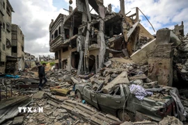 Cảnh đổ nát sau cuộc không kích của Israel xuống thị trấn Beit Lahia, phía Bắc Dải Gaza, ngày 20/3/2025. (Ảnh: THX/TTXVN)