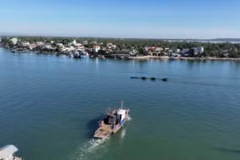 Hằng ngày, bến phà Tam Quang, xã Núi Thành-Tam Hải và bến đò ngang Tam Anh-Tam Hải hoạt động từ 4 giờ sáng đến 10 giờ đêm. (Nguồn: Báo Công an Thành phố Đà Nẵng)