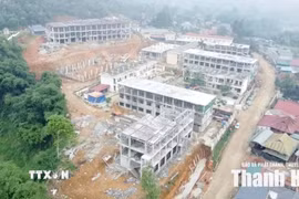 Sau hơn 7 tháng thi công, dự án đạt khoảng 63% giá trị hợp đồng; các hạng mục chính như phần mái, xây trát, hoàn thiện, ốp lát đều đạt từ 50-65% khối lượng. (Ảnh TTXVN phát)
