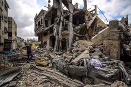 Cảnh đổ nát sau cuộc không kích của Israel xuống thị trấn Beit Lahia, phía Bắc Dải Gaza, ngày 20/3/2025. (Ảnh: THX/TTXVN)