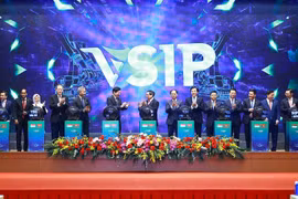 Thủ tướng Phạm Minh Chính và Thủ tướng Cộng hòa Singapore Lawrence Wong khởi công Dự án Khu công nghiệp VSIP Thái Bình. (Ảnh: Dương Giang/TTXVN)