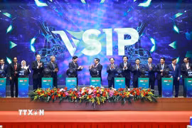 Thủ tướng Phạm Minh Chính và Thủ tướng Cộng hòa Singapore Lawrence Wong khởi công Dự án Khu công nghiệp VSIP Thái Bình. (Ảnh: Dương Giang/TTXVN)
