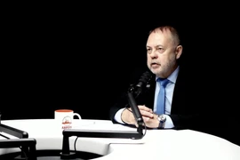 Chuyên gia Grigory Trofimchuk - tác giả cuốn sách “Việt Nam cất cánh” đạt giải nhất Giải thưởng Thông tin Đối ngoại Việt Nam lần thứ VII năm 2021. (Ảnh: Quang Vinh/TTXVN)