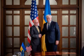 Ngoại trưởng Ukraine Andrii Sybiha (phải) và Đặc phái viên Mỹ về Ukraine, ông Keith Kellogg. (Nguồn: X)