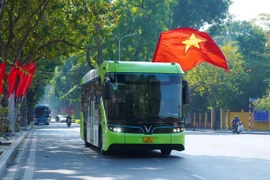 Sắc xanh xe buýt điện VinBus không ngừng nỗ lực “phủ xanh” thành phố. (Nguồn: VinBus)