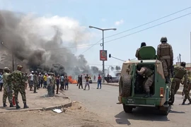 Hiện trường một cuộc biểu tình tại thủ đô Maputo. (Ảnh: AFP/Getty Images)