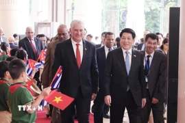 Chủ tịch nước Lương Cường cùng Bí thư thứ Nhất Ban Chấp hành Trung ương Đảng Cộng sản Cuba, Chủ tịch nước Cộng hòa Cuba Miguel Díaz-Canel Bermúdez dự lễ kỷ niệm. (Ảnh: Lâm Khánh/TTXVN)