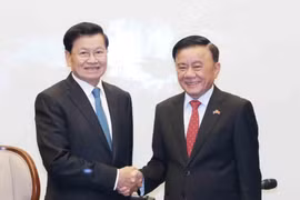 Thường trực Ban Bí thư Trần Cẩm Tú với Tổng Bí thư, Chủ tịch nước Lào Thongloun Sisoulith trong cuộc gặp chiều 27/1, tại Hà Nội (Ảnh: Phương Hoa/TTXVN)