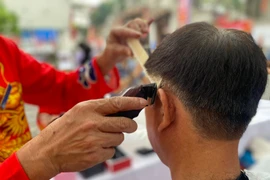 Làng Kim Liên với nghề truyền thống cắt tóc hằng trăm năm. (Ảnh: Lê Quỳnh Anh)