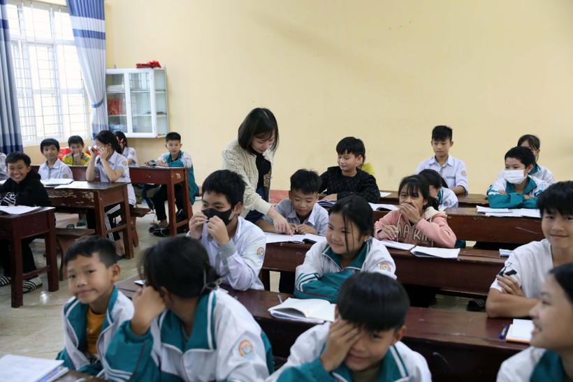 Nếu được nâng mức hỗ trợ đóng bảo hiểm y tế lên 50%, học sinh chỉ cần đóng 631.800 đồng một năm. (Ảnh: TTXVN/Vietnam+)