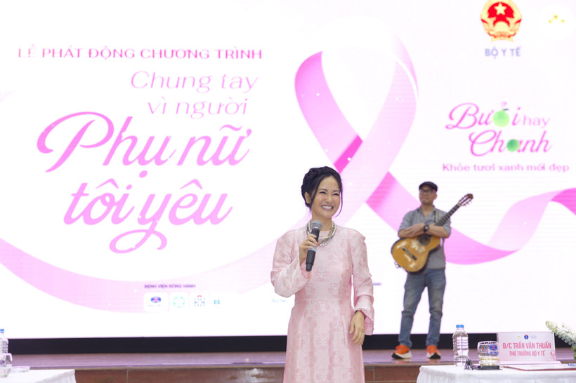 Ca sỹ Hồng Nhung tại buổi lễ phát động. (Ảnh: PV/Vietnam+)