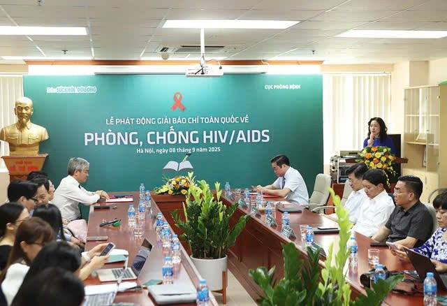 Phát động giải báo chí toàn quốc về phòng, chống HIV/AIDS 2025. (Ảnh: PV/Vietnam+)