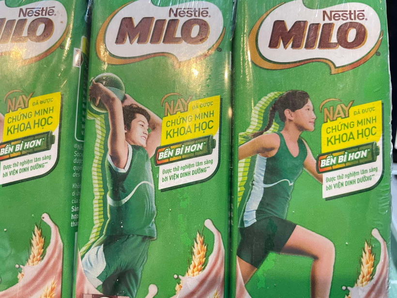 Sản phẩm sữa lúa mạch Nestlé Milo có nội dung quảng cáo: “Nay đã được chứng minh khoa học bền bỉ hơn. Được thử nghiệm lâm sàng bởi Viện Dinh dưỡng”. (Ảnh: PV/Vietnam+)