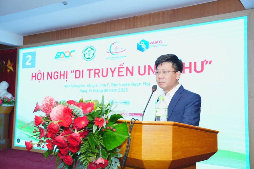 Phó giáo sư Nguyễn Tuấn Tùng - Phó Giám đốc Bệnh viện Bạch Mai phat biểu tại Hội nghị. (Ảnh: PV/Vietnam+)