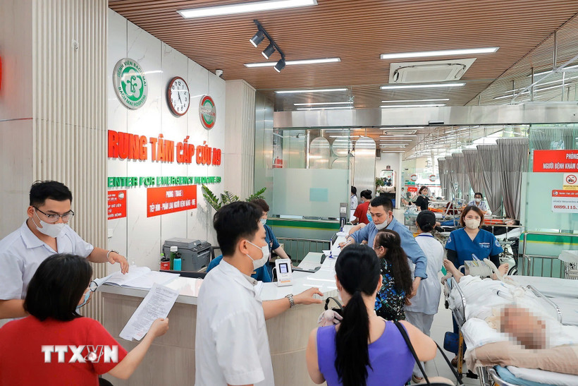 Bộ Y tế đề nghị các đơn vị y tế thực hiện thường trực 4 cấp, 24/24 giờ. (Ảnh: TTXVN)