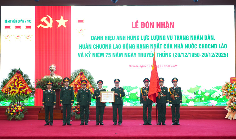 Bệnh viện Quân y 103 đón nhận danh hiệu Anh hùng Lực lượng vũ trang nhân dân lần thứ tư. (Ảnh: PV/Vietnam+)