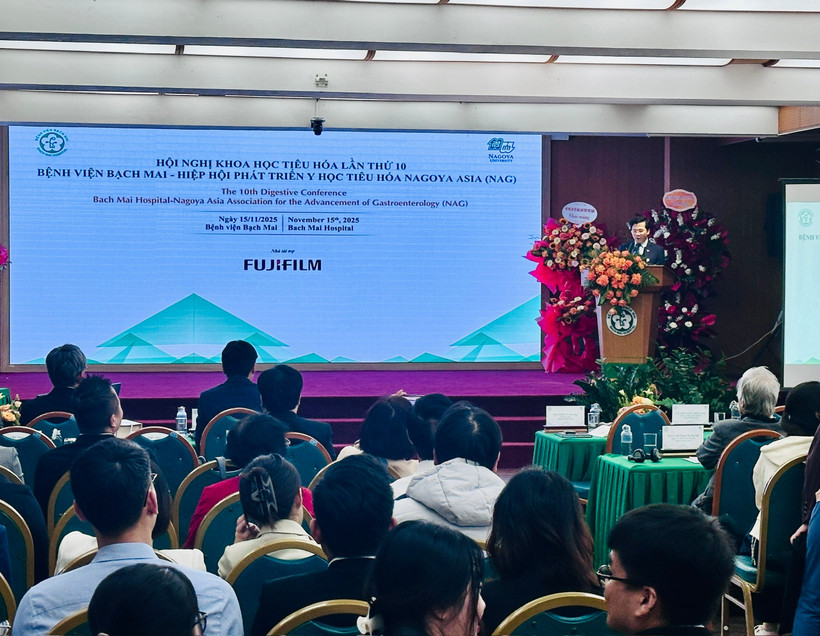 Phó giáo sư Vũ Văn Giáp - Phó Giám đốc Bệnh viện Bạch Mai phát biểu tại Hội thảo. (Ảnh: PV/Vietnam+)