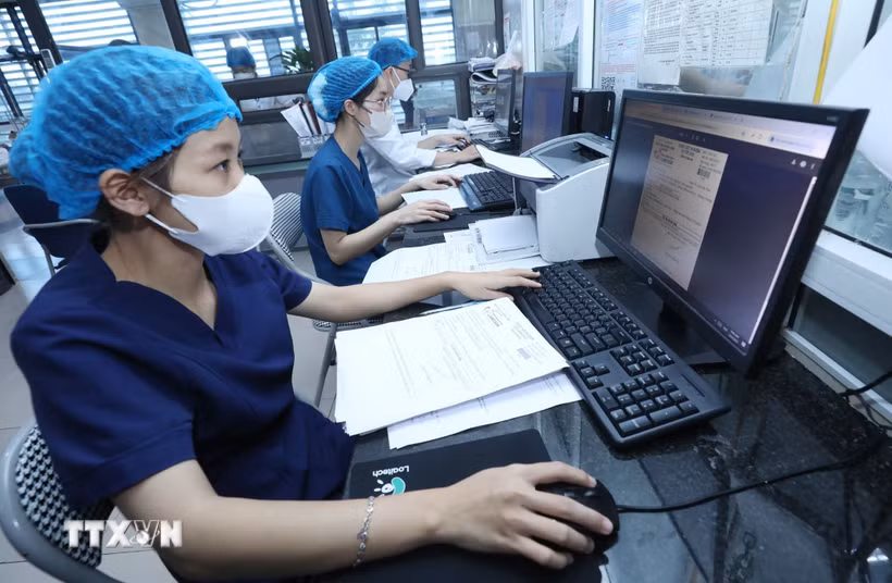 Triển khai bệnh án điện tử tại Bệnh viện Đa khoa tỉnh Lạng Sơn. (Ảnh: Anh Tuấn/TTXVN)