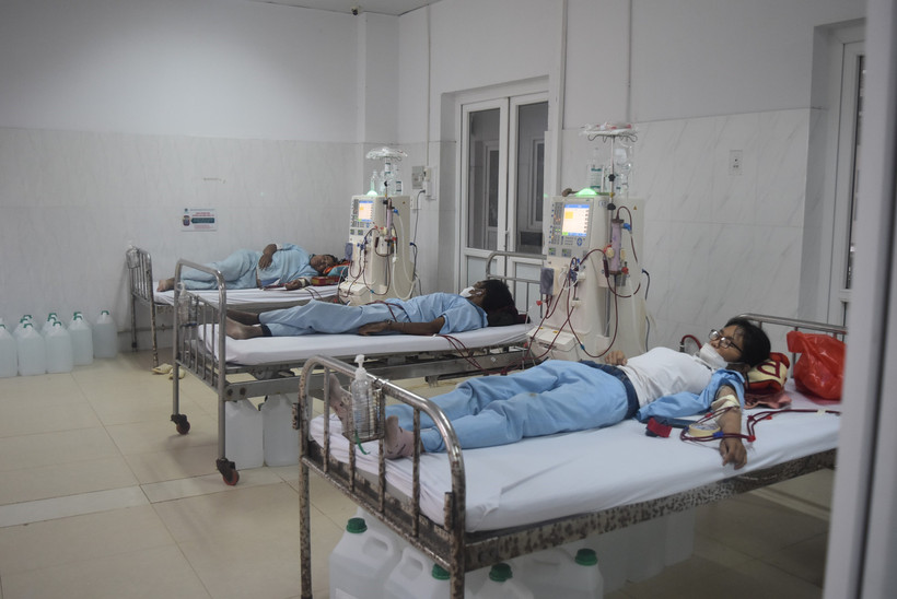Bệnh nhân chạy thận tại Bệnh viện Đa khoa vùng Tây Nguyên. (Ảnh: Nguyên Dung/TTXVN)