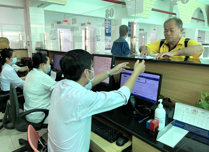 Người dân làm thủ tục khám chữa bệnh tại Tây Ninh. (Ảnh: Đức Hạnh/TTXVN)
