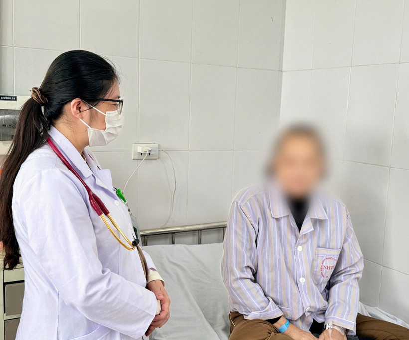 Bà L. đang điều trị tại Bệnh viện Bệnh Nhiệt đới Trung ương. (Ảnh: PV/Vietnam+)