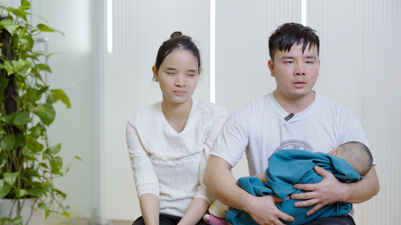 Bé Đỗ Minh Quân (sinh năm 2024), con trai của anh Đỗ Văn Trưởng và chị Lò Thị Hoa đã được phẫu thuật mắt thành công. 