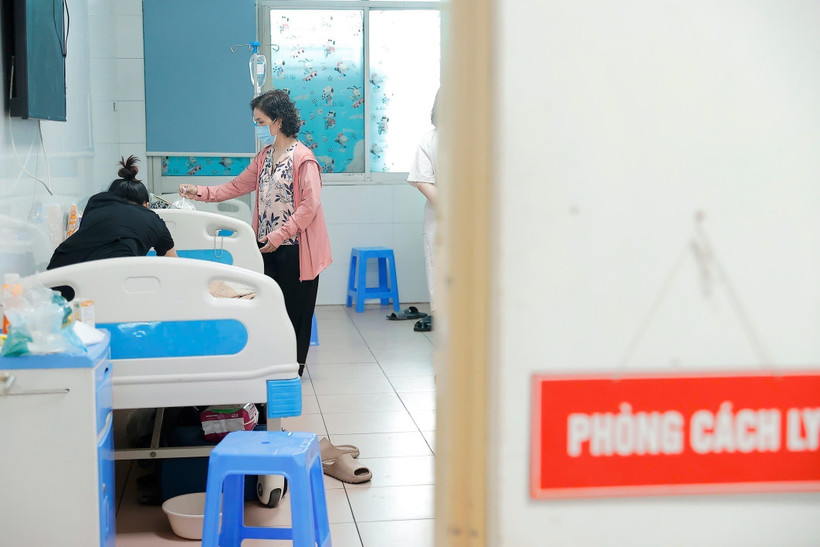 Phòng cách ly bệnh nhân. (Ảnh: Minh Quyết/TTXVN)