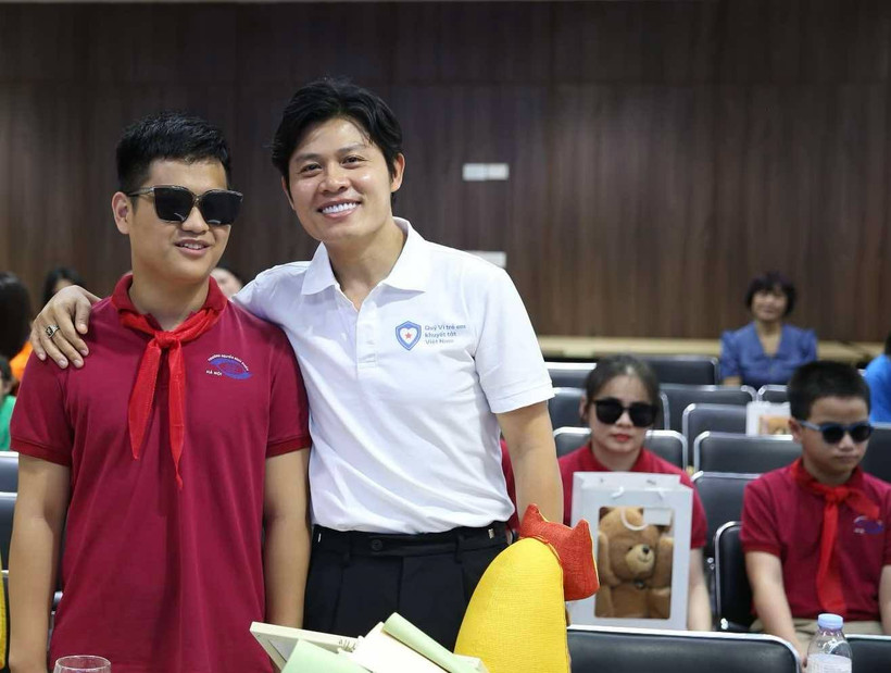 Nhạc sỹ Nguyễn Văn Chung trở thành Đại sứ Âm nhạc đầu tiên của Quỹ Vì trẻ em khuyết tật Việt Nam. (Ảnh: PV/Vietnam+)