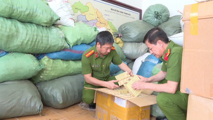 Lực lượng chức năng liên tiếp phát hiện những vụ kinh doanh hàng giả liên quan đến chăm sóc sức khỏe. (Ảnh: PV/Vietnam+)