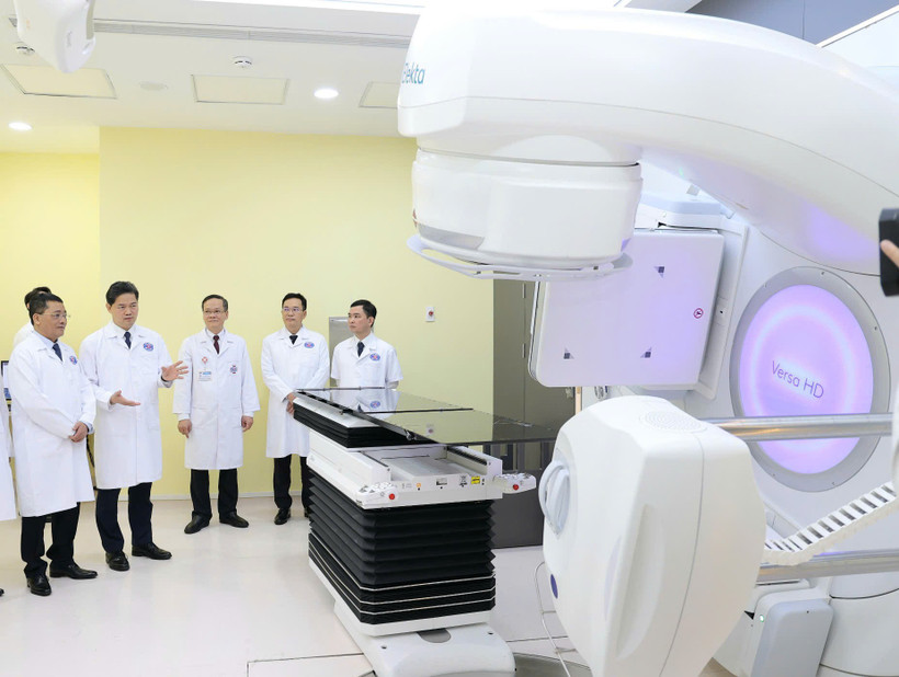Bệnh viện K đưa vào hoạt động 2 hệ thống máy xạ trị cùng gần 100 trang thiết bị hiện đại. (Ảnh: PV/Vietnam+)