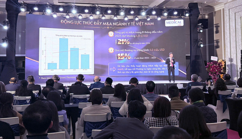 Phó giáo sư, bác sỹ Đặng Đức Nhu - Cố vấn cấp cao của Medicallaw chia sẻ tại Hội nghị. (Ảnh: PV/Vietnam+)