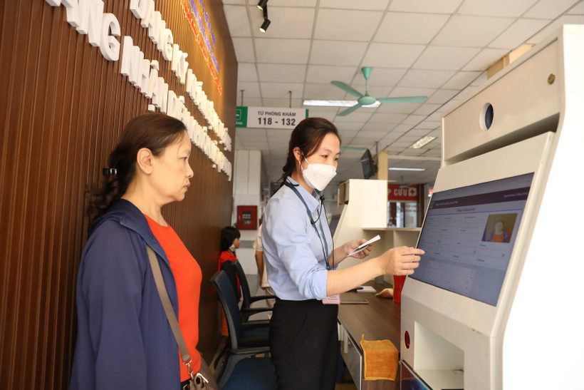 Hiện số người tham gia bảo hiểm y tế là hơn 95,5 triệu người, đạt tỷ lệ 94,2% dân số. (Ảnh: MQ/Vietnam+)