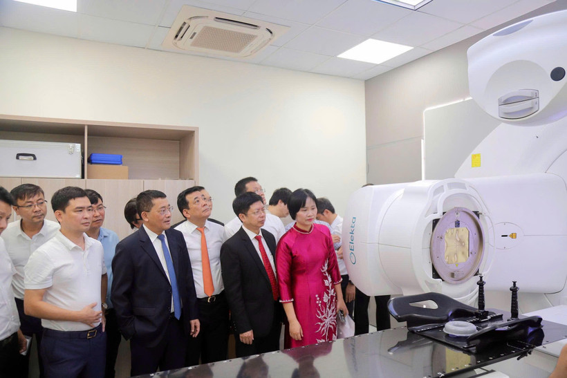 Bệnh viện K tổ chức Lễ khai trương hệ thống xạ trị gia tốc và CT mô phỏng 4D mới tại cơ sở Tam Hiệp. (Ảnh: PV/Vietnam+)