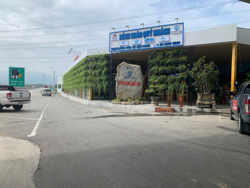 Một trạm dừng nghỉ tạm dọc trên tuyến cao tốc Bắc-Nam phía Đông. (Ảnh: PV/Vietnam+)
