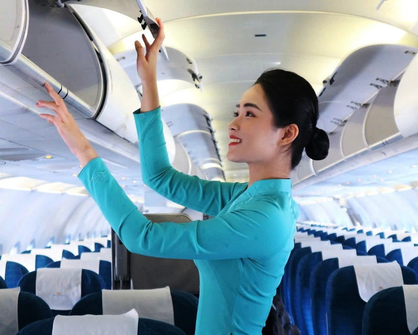 Tiếp viên Nguyễn Thị Thanh Huyền của Hãng hàng không Vietnam Airlines lần đầu đón Tết xa nhà. (Ảnh: PV/Vietnam+)