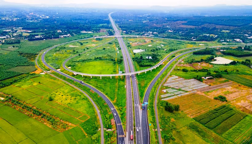 Một nút giao trên tuyến cao tốc được đưa vào khai thác. (Ảnh: PV/Vietnam+)
