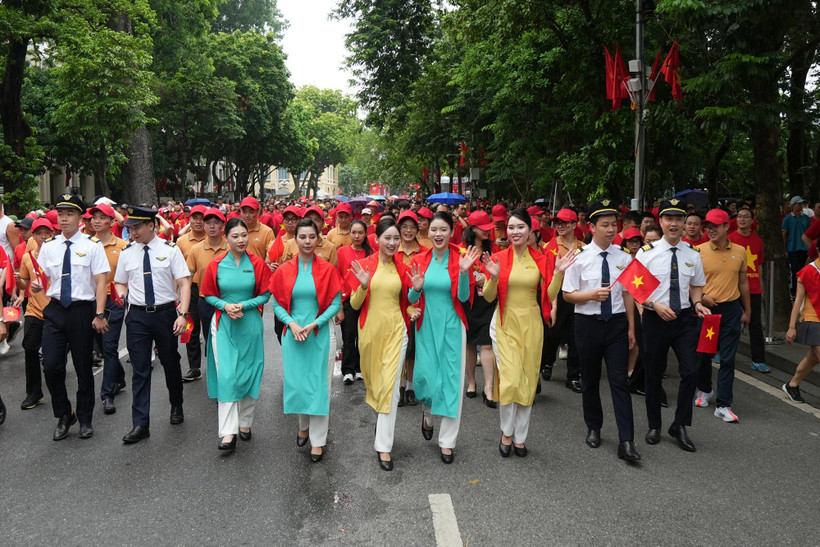 Vietnam Airlines chung sức lan tỏa tinh thần yêu nước qua chương trình “Cùng Việt Nam tiến bước - 1 tỷ bước chân tiến vào kỷ nguyên mới”. (Ảnh: PV/Vietnam+)